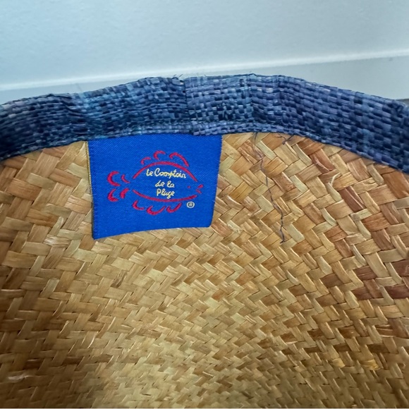 Beautiful woven bag with leather handles. Excellent condition - Picture 2 of 3